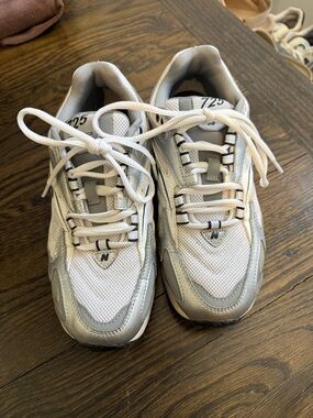 New Balance Gray and Black ML725CD Sneaker Interior Tag View